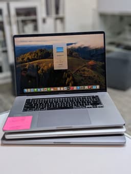 MacBook Pro 2019 16" Core i9 32gb RAM/512gb SSD 4gb dedicated graphics memory TouchBar and Touch ID